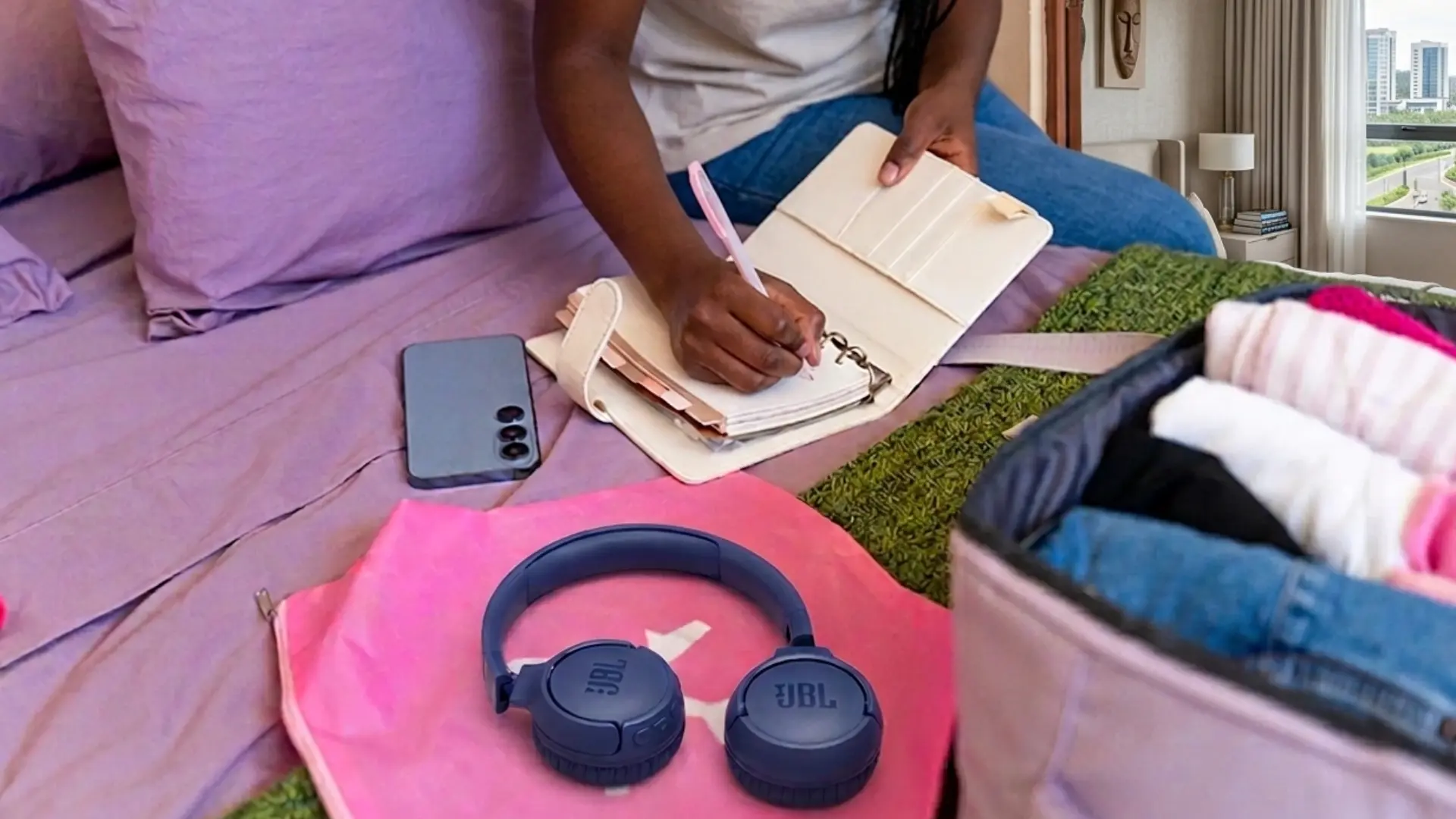 JBL_Tune_530-lifestyle02-blue-1